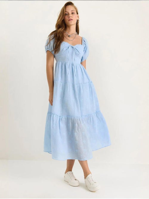 Robe longue à col cœur brodé lucci - Kiabi Robe longue à col cœur brodé lucci - Kiabi