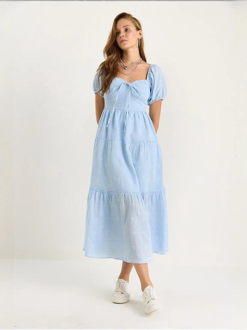 Robe longue à col cœur brodé lucci Bleu ciel - Kiabi