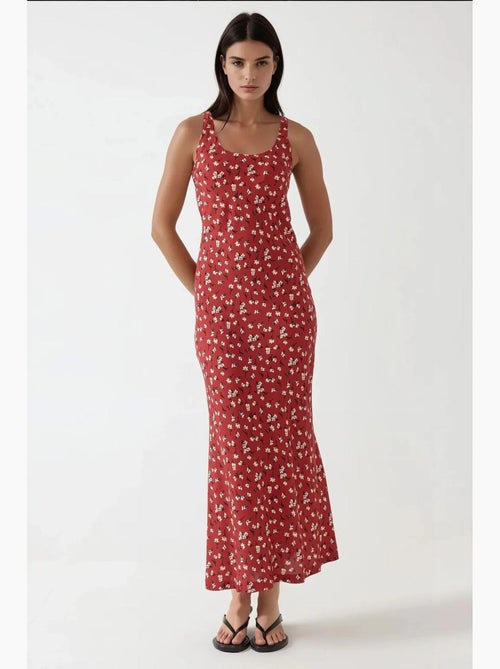 Robe longue à col en u et motif fleuri allower hiccup - Kiabi Robe longue à col en u et motif fleuri allower hiccup - Kiabi
