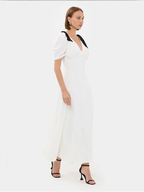 Robe longue à col en V avec détails au niveau du cou - Kiabi Robe longue à col en V avec détails au niveau du cou - Kiabi