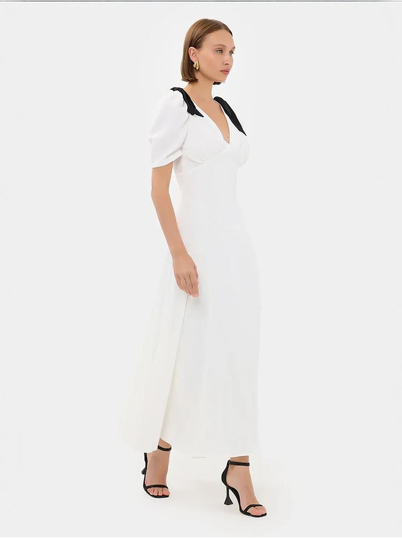 Robe longue à col en V avec détails au niveau du cou Blanc - Kiabi