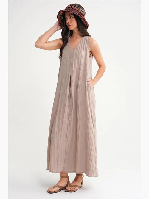Robe longue à col en v en tissu seersucker mixray - Kiabi Robe longue à col en v en tissu seersucker mixray - Kiabi