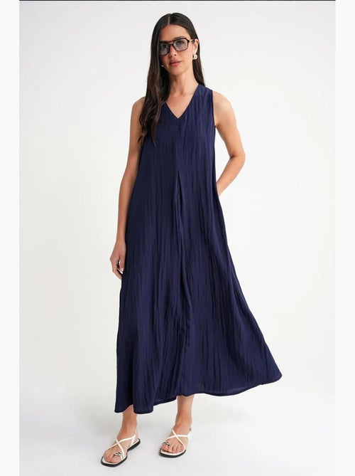 Robe longue à col en v en tissu seersucker mixray - Kiabi Robe longue à col en v en tissu seersucker mixray - Kiabi