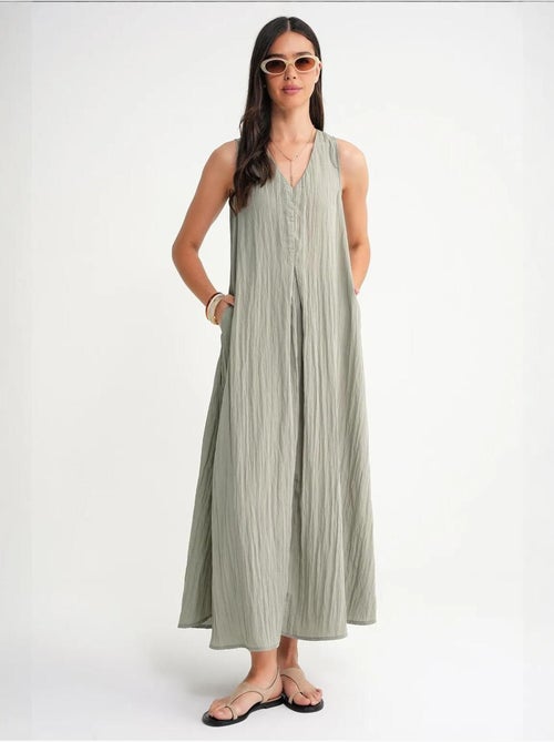 Robe longue à col en v en tissu seersucker mixray - Kiabi Robe longue à col en v en tissu seersucker mixray - Kiabi