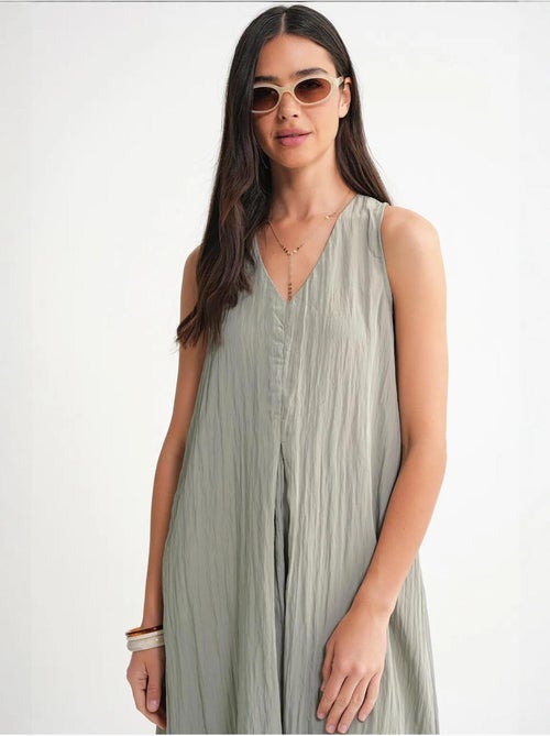 Robe longue à col en v en tissu seersucker mixray - Kiabi Robe longue à col en v en tissu seersucker mixray - Kiabi