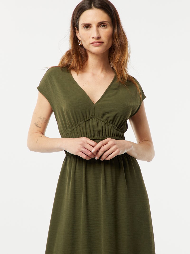 Robe longue à col V Kaki - Kiabi
