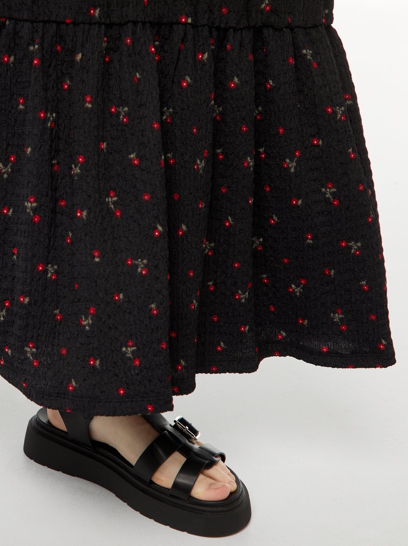 Robe longue à fines bretelles en matière gaufrée Noir - Kiabi