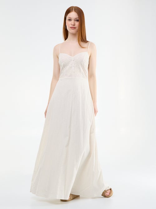 Robe longue à fines bretelles et broderies - Kiabi