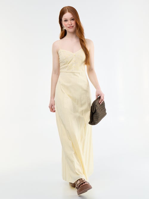 Robe longue à fines bretelles et broderies - Kiabi