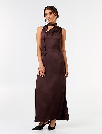 Robe longue à la coupe asymétrique