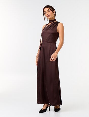 Robe longue à la coupe asymétrique