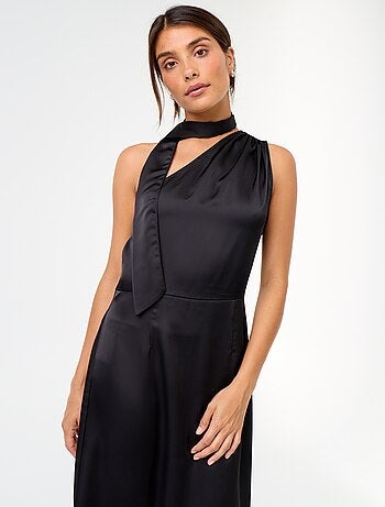 Robe longue à la coupe asymétrique