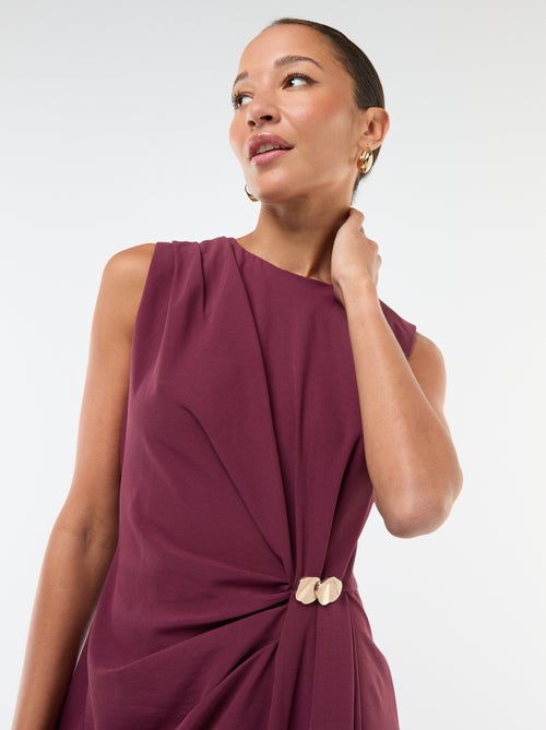 Robe longue à la coupe drapée avec bijou fantaisie à la taille - Kiabi