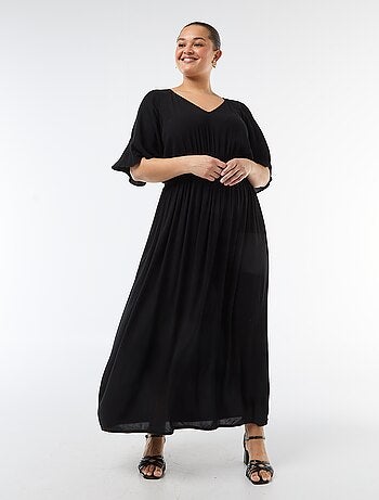 Robe longue à manches courtes en matière crêpée