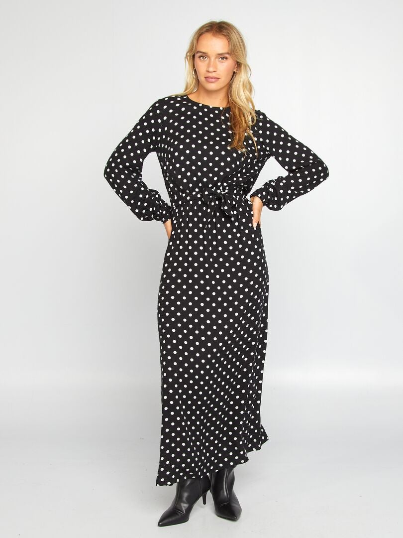 Robe à pois longue sale