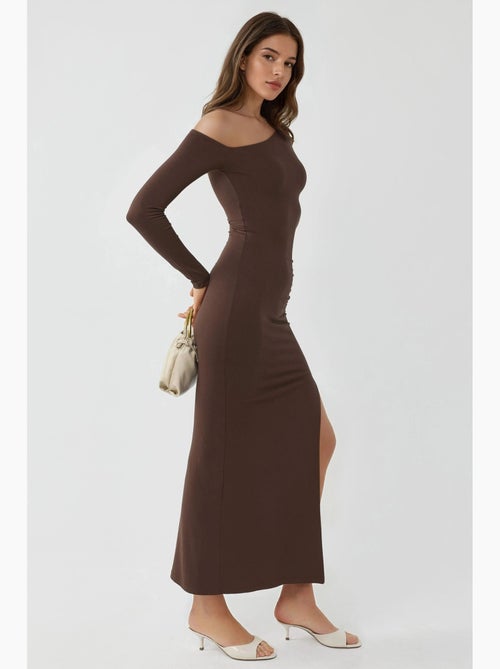 Robe longue asymétrique à col et volants busem - Kiabi Robe longue asymétrique à col et volants busem - Kiabi