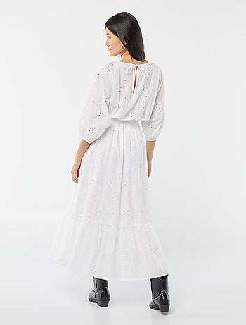 Robe longue avec broderie anglaise et volant à la base