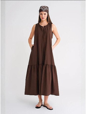 Robe longue avec col pointu et volants mixray