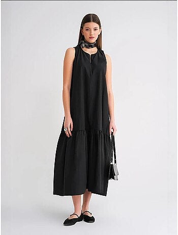 Robe longue avec col pointu et volants mixray