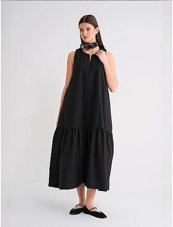 Robe longue avec col pointu et volants mixray