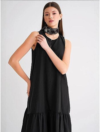 Robe longue avec col pointu et volants mixray