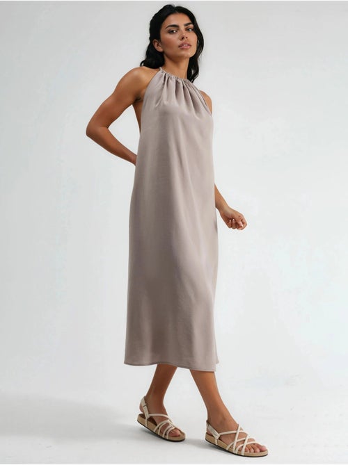 Robe longue avec détail drapé busem - Kiabi Robe longue avec détail drapé busem - Kiabi