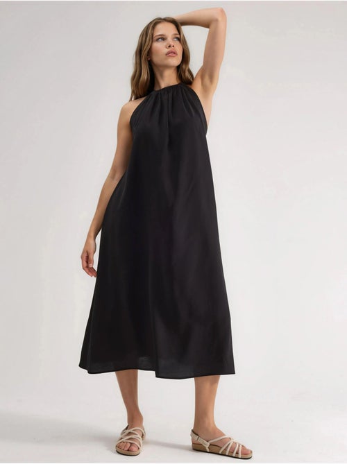 Robe longue avec détail drapé busem - Kiabi Robe longue avec détail drapé busem - Kiabi