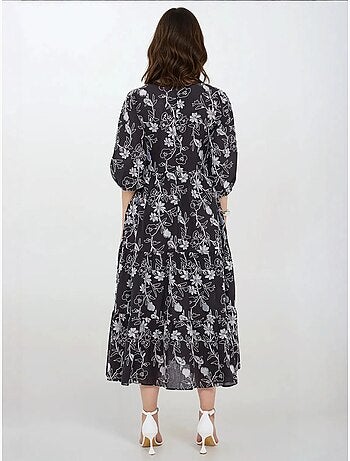 Robe longue brodée à col en cœur et manches bouffantes