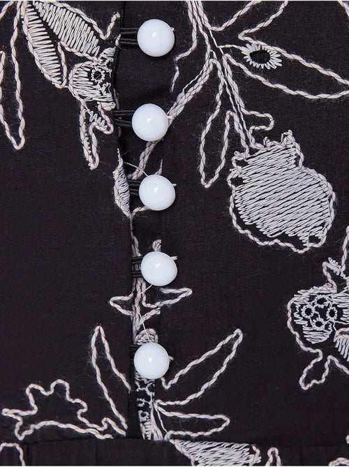 Robe longue brodée à col en cœur et manches bouffantes - Kiabi Robe longue brodée à col en cœur et manches bouffantes - Kiabi