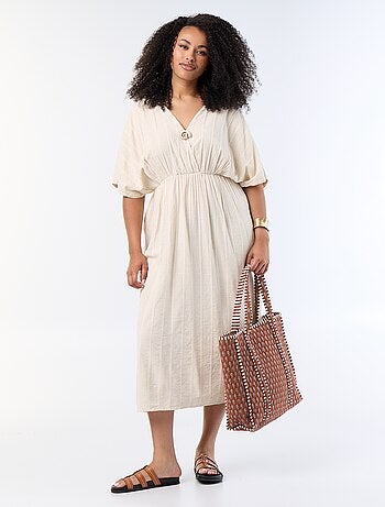 Robe longue col croisé avec bijou fantaisie