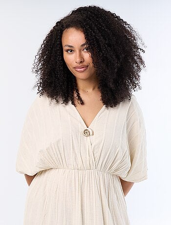 Robe longue col croisé avec bijou fantaisie