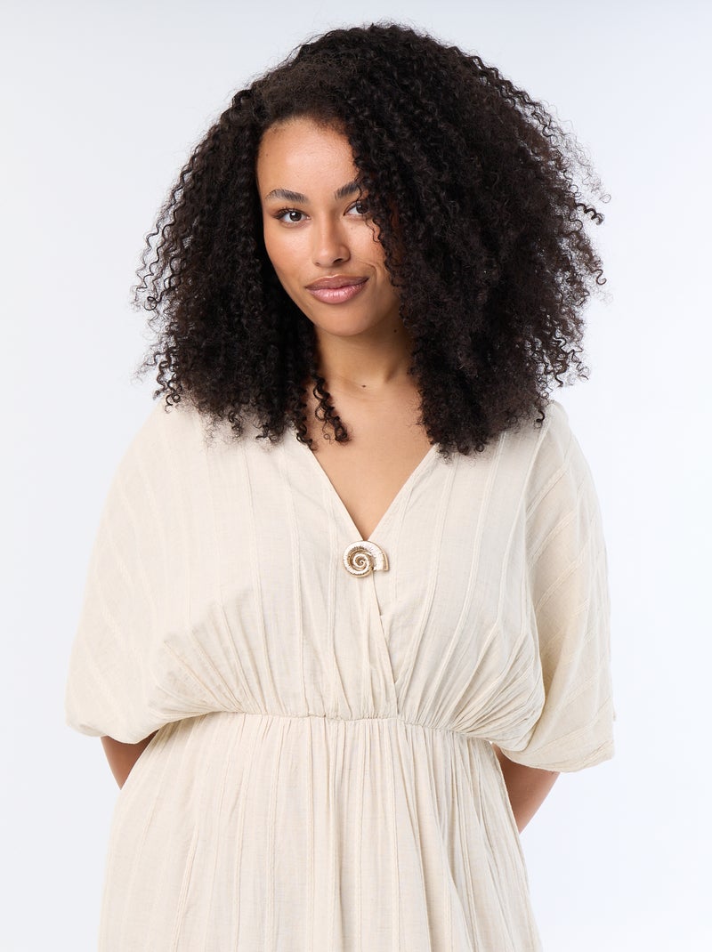 Robe longue col croisé avec bijou fantaisie Beige - Kiabi
