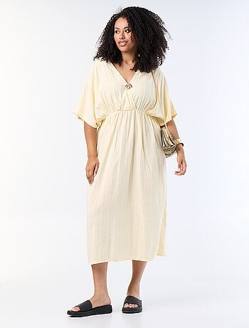 Robe longue col croisé avec bijou fantaisie