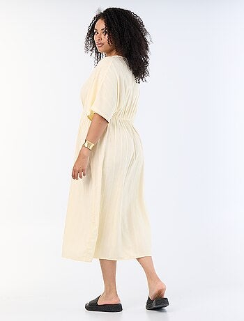 Robe longue col croisé avec bijou fantaisie