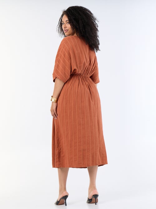 Robe longue col croisé avec bijou fantaisie - Kiabi
