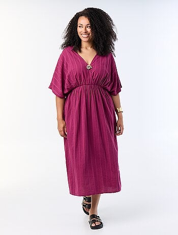 Robe longue col croisé avec bijou fantaisie