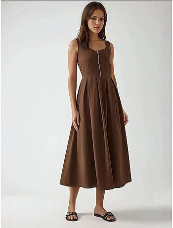 Robe longue coupe a avec col ras du cou et fermeture éclair