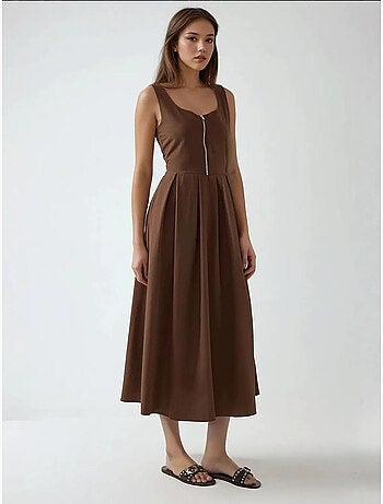 Robe longue coupe a avec col ras du cou et fermeture éclair
