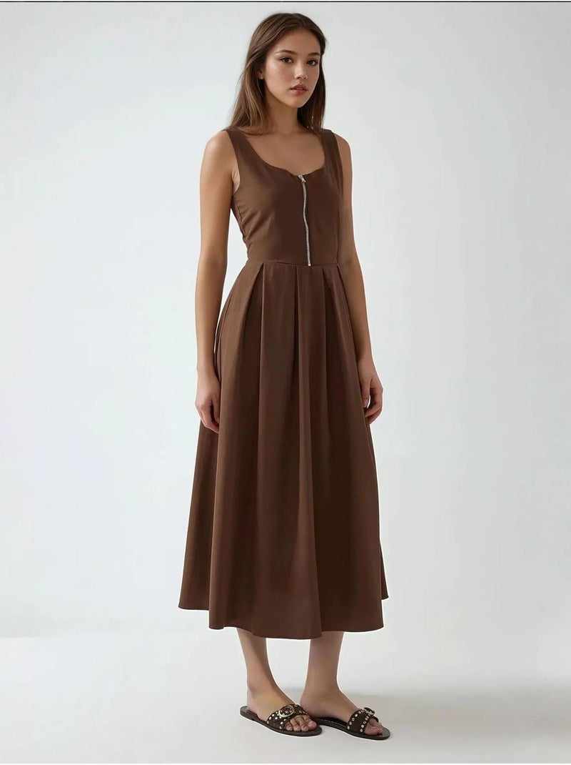 Robe longue coupe a avec col ras du cou et fermeture éclair Marron clair - Kiabi
