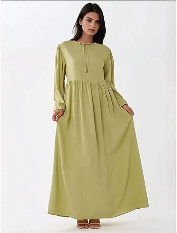 Robe longue coupe a et col ras du cou