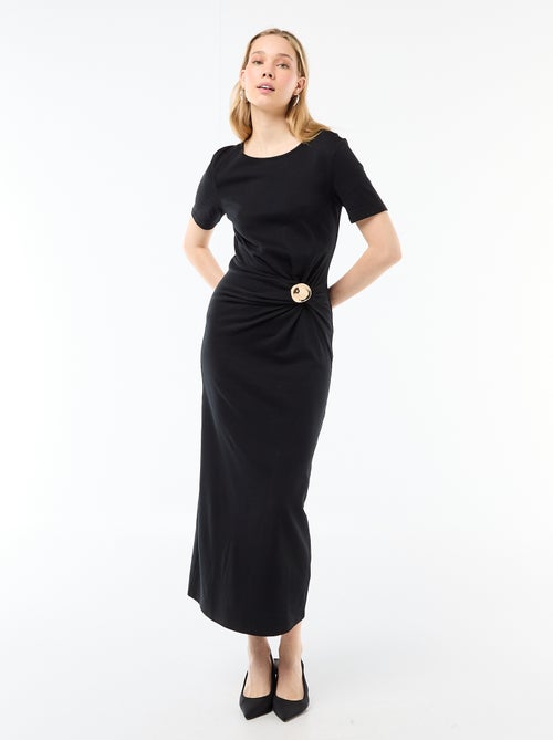 Robe longue coupe drapée avec bijou - Kiabi