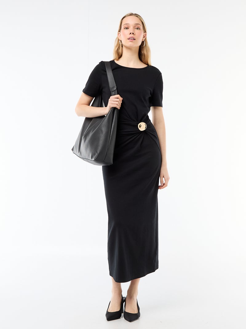 Robe longue coupe drapée avec bijou Noir - Kiabi