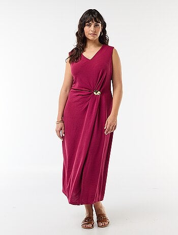 Robe longue drapée avec bijou fantaisie