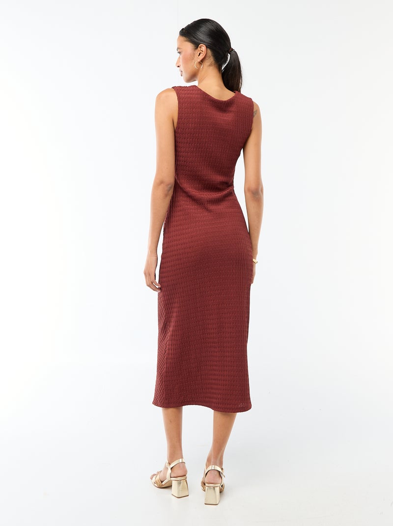 Robe longue drapée et gaufrée Marron - Kiabi