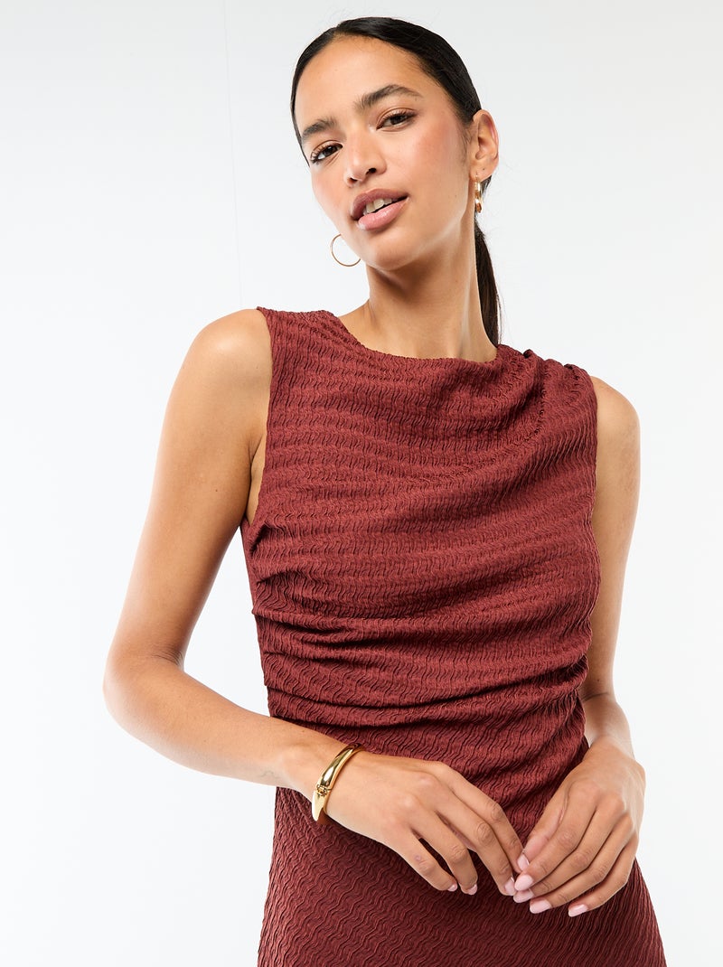 Robe longue drapée et gaufrée Marron - Kiabi