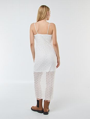 Robe longue en dentelle à fines bretelles