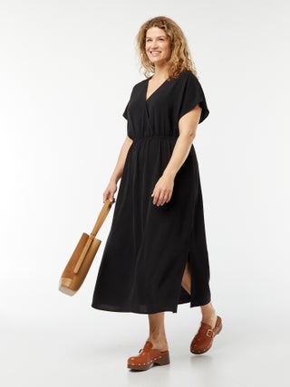 Robe longue en maille stretch et à manches courtes