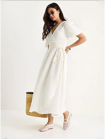 Robe longue en mousseline à fermeture portefeuille et manches ballon de bianco lucci