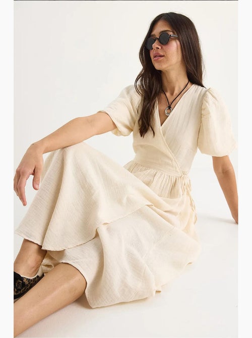 Robe longue en mousseline à fermeture portefeuille et manches ballon de bianco lucci - Kiabi Robe longue en mousseline à fermeture portefeuille et manches ballon de bianco lucci - Kiabi