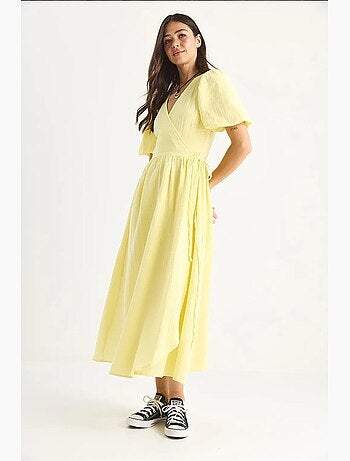 Robe longue en mousseline à fermeture portefeuille et manches ballon de bianco lucci